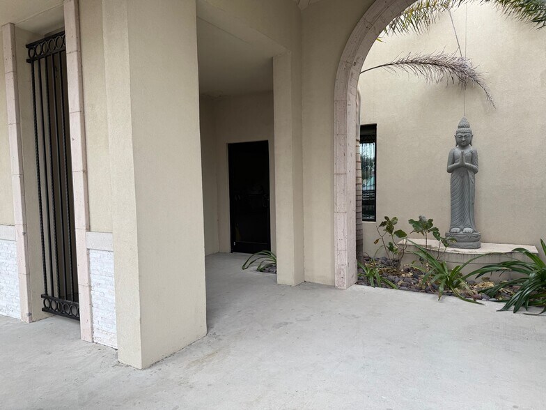 More Photos Of 1243-1291 Stuart Place Rd Rd, Palm Valley Office For Lease