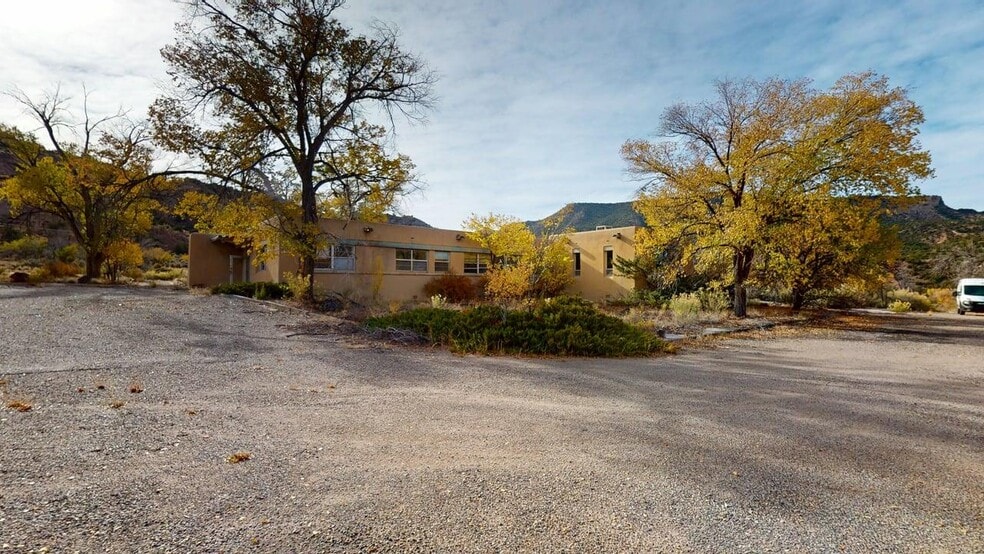 More Photos Of 7 Private Drive, Dixon Specialty For Sale