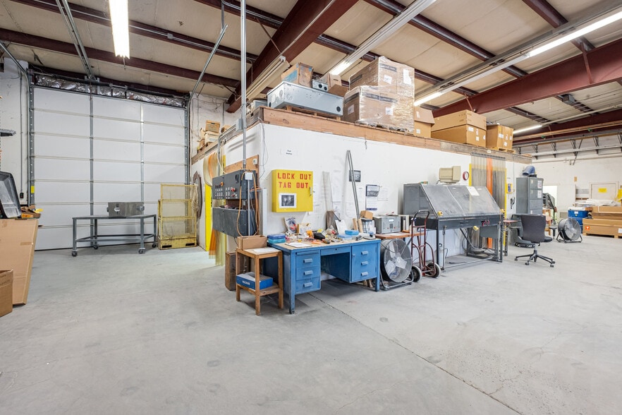 More Photos Of 330 N Front St, Ripley Flex For Sale