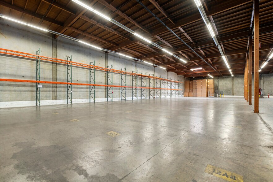 More Photos Of 430 Valley Dr, Brisbane Warehouse For Lease