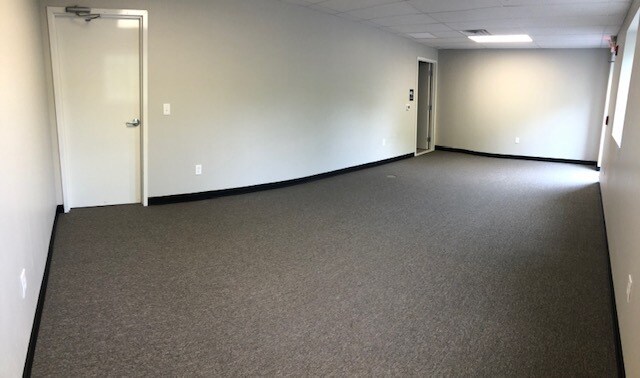 More Photos Of 411-423 Nina Way, Warminster Township Light Distribution For Lease