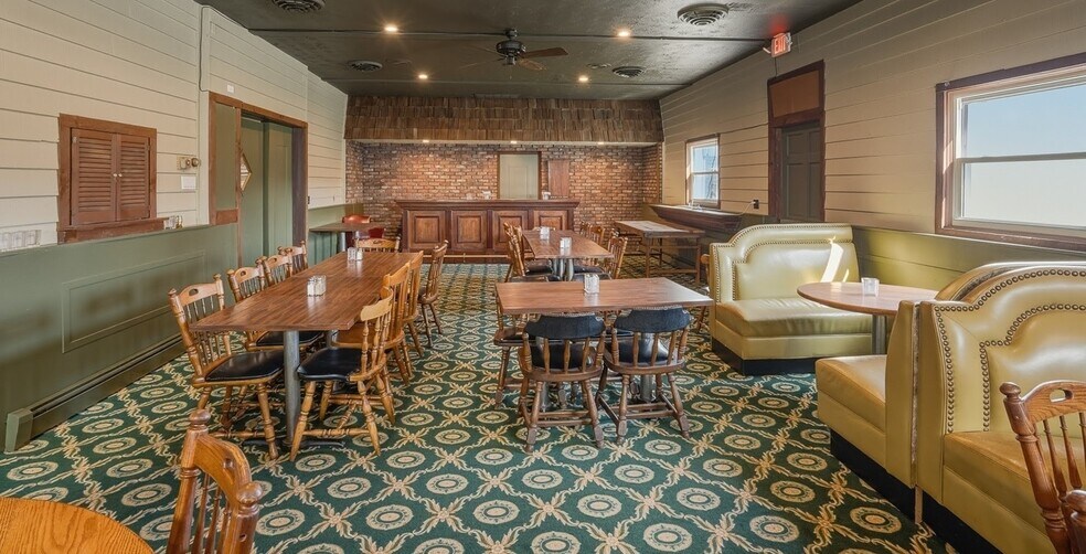 More Photos Of 650 N Main St, Sheffield Restaurant For Sale