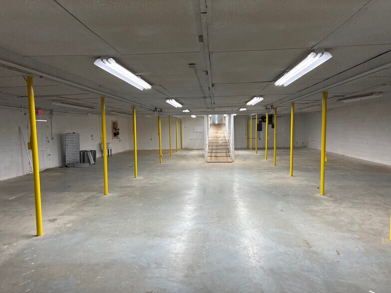 More Photos Of 329 E Shockley Ferry Rd, Anderson Light Distribution For Lease