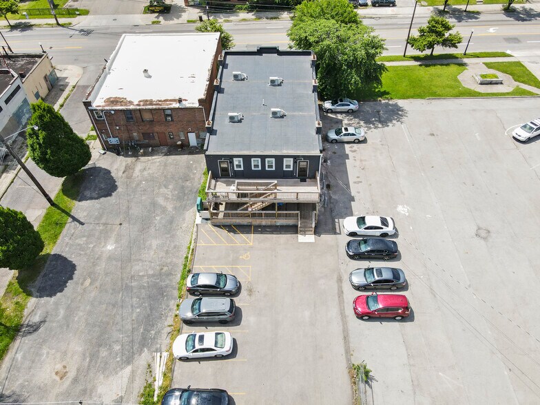 More Photos Of 1386 E Main St, Columbus Office For Lease