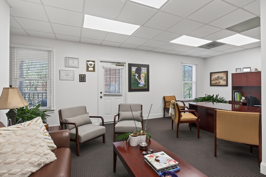 More Photos Of 5034 Thoroughbred Ln, Brentwood Office For Sale