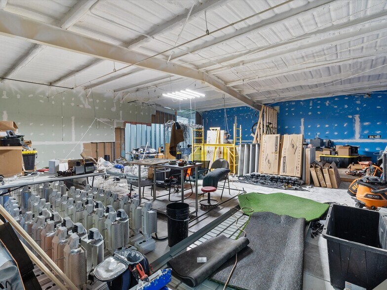 More Photos Of 700 N Main St, Lexington Warehouse For Lease