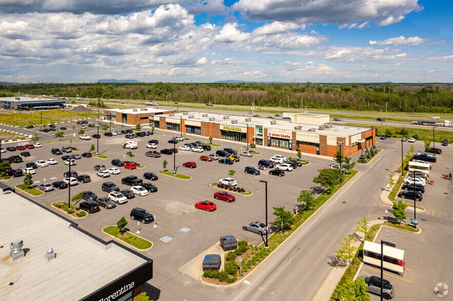 More Photos Of 1010 Boul Des Pres-Verts, La Prairie Freestanding For Lease