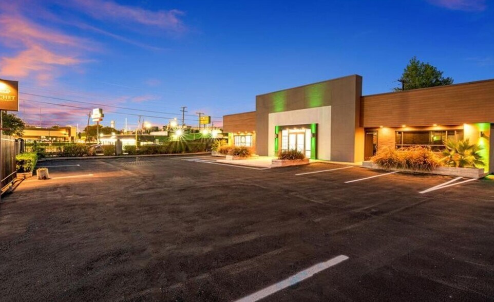 More Photos Of 6820 Walling Ln, Dallas General Retail For Sale