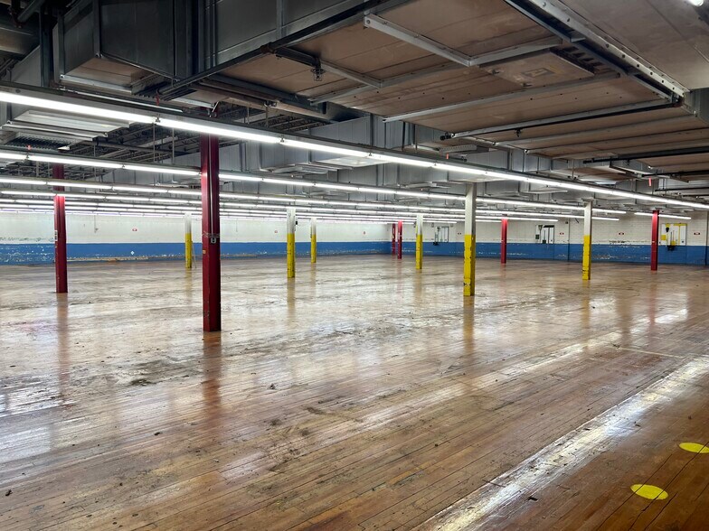 More Photos Of 1527 Waring Rd NW, Dalton Manufacturing For Sale