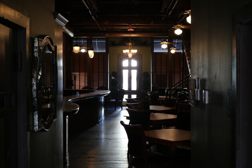 More Photos Of 111 E Erwin St, Tyler Storefront Retail Office For Lease