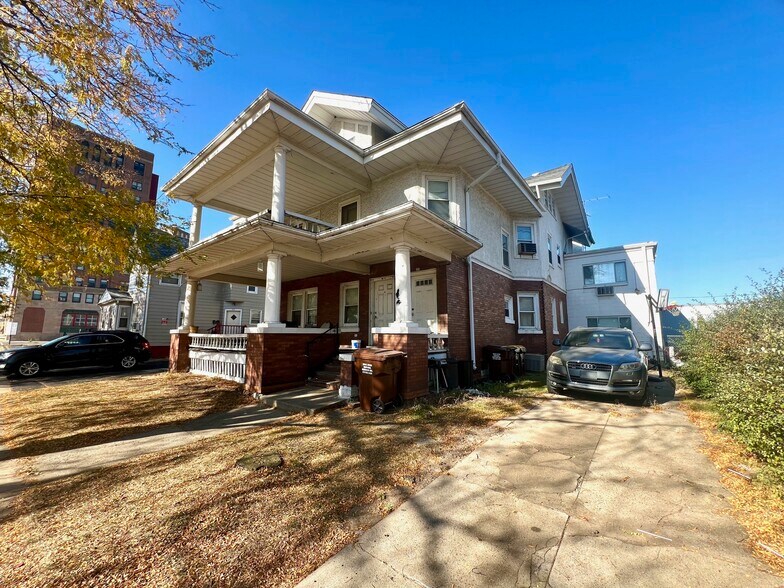 More Photos Of 218 N 4th St, Rockford Apartments For Sale