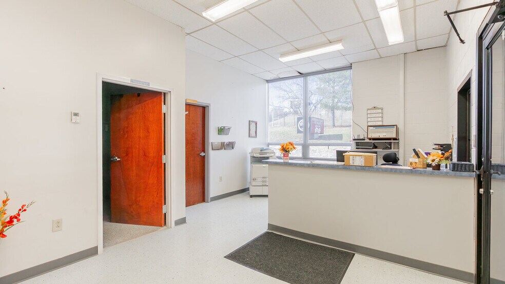 More Photos Of 81 Evick Dr, Franklin Flex For Sale