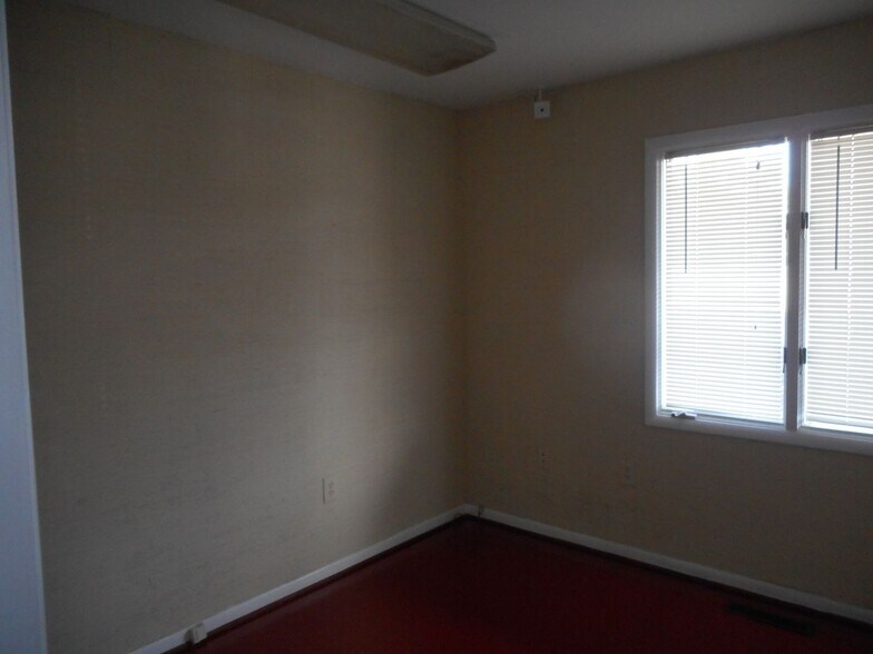 More Photos Of 4371 Charlotte Hwy, Clover Office For Sale
