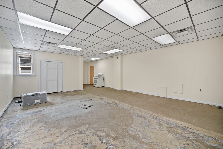 More Photos Of , Leonia General Retail For Sale