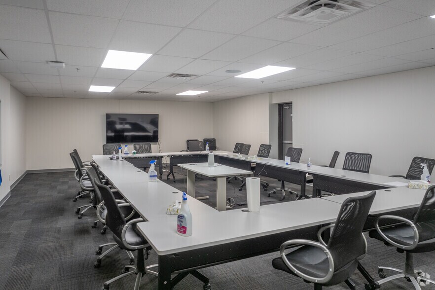 More Photos Of 4676 Erie Ave SW, Navarre Distribution For Lease