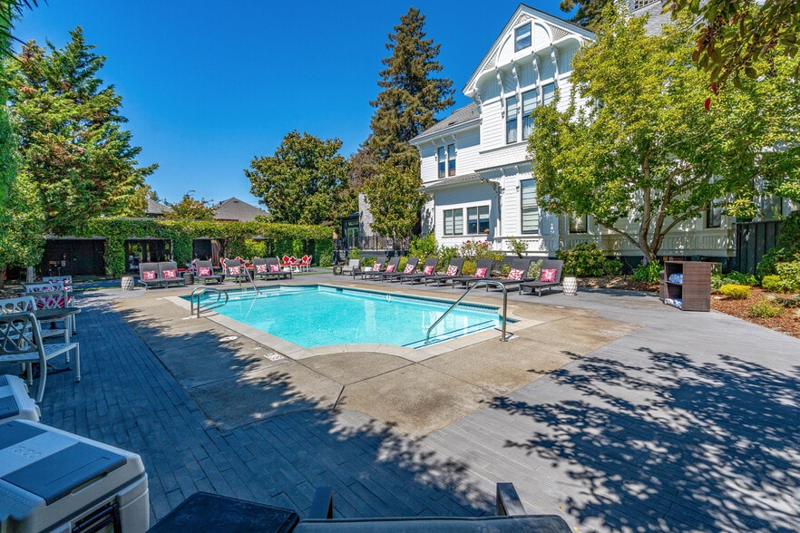 More Photos Of 443 Brown St, Napa Hotel For Sale