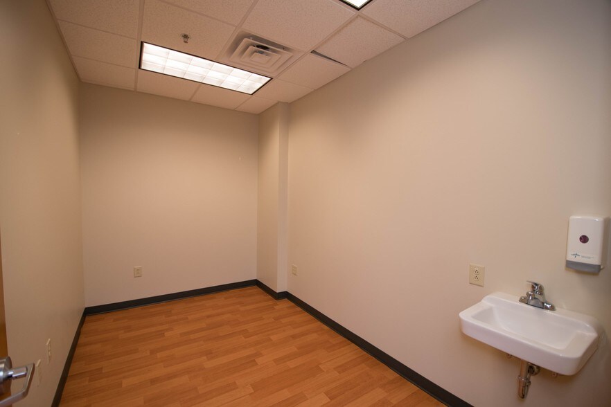 More Photos Of 3320 Old Jefferson Rd, Athens Office For Sale