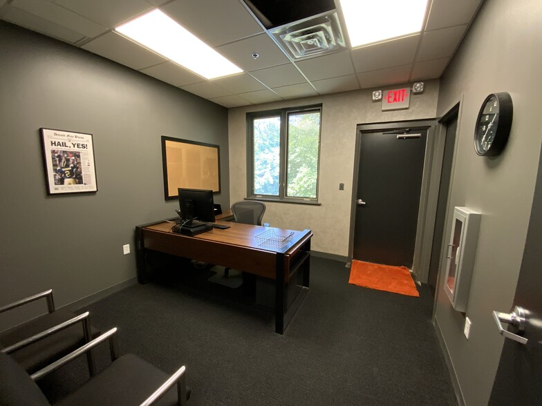 More Photos Of 3436-3500 Granite Cir, Toledo Medical For Lease