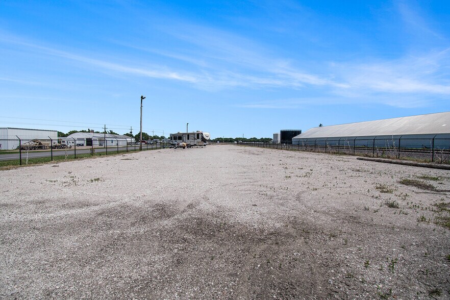 More Photos Of 1099 W 6th St, North Bend Land For Lease