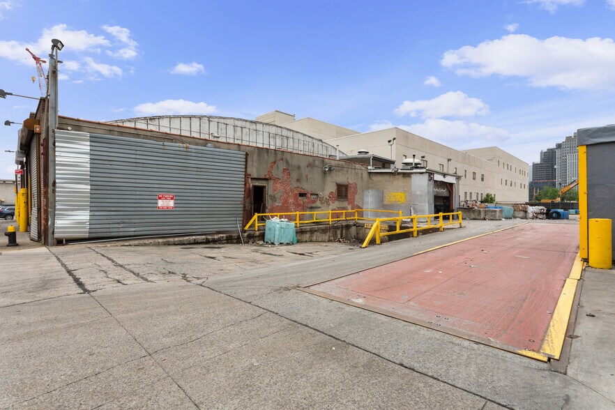 More Photos Of 141 6th St, Brooklyn Warehouse For Lease