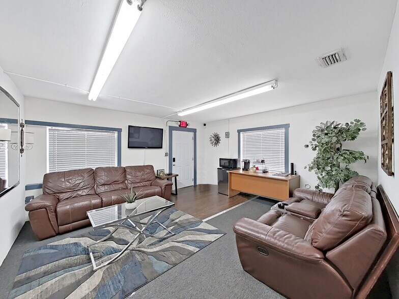 More Photos Of 1814 S Parsons Ave, Seffner Auto Dealership For Sale