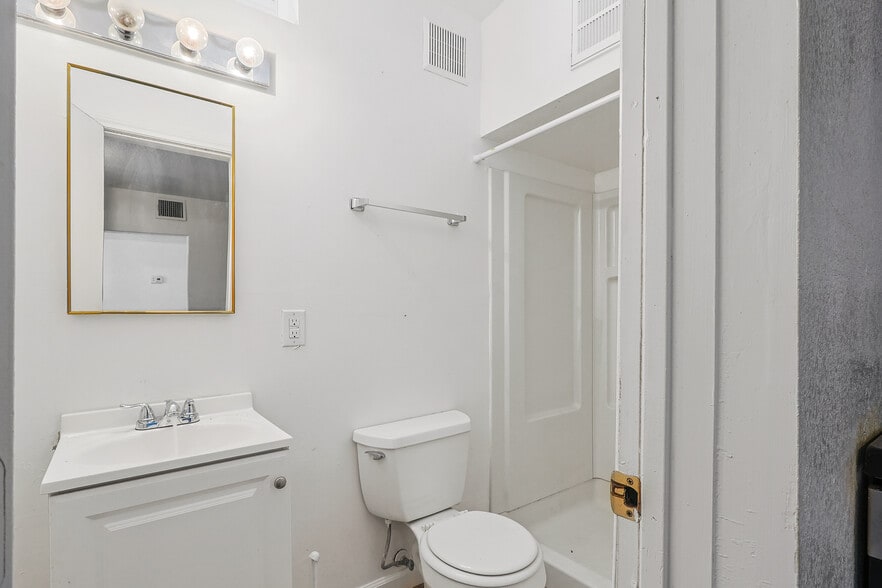 More Photos Of 303 Tin St, Henderson Office Residential For Sale