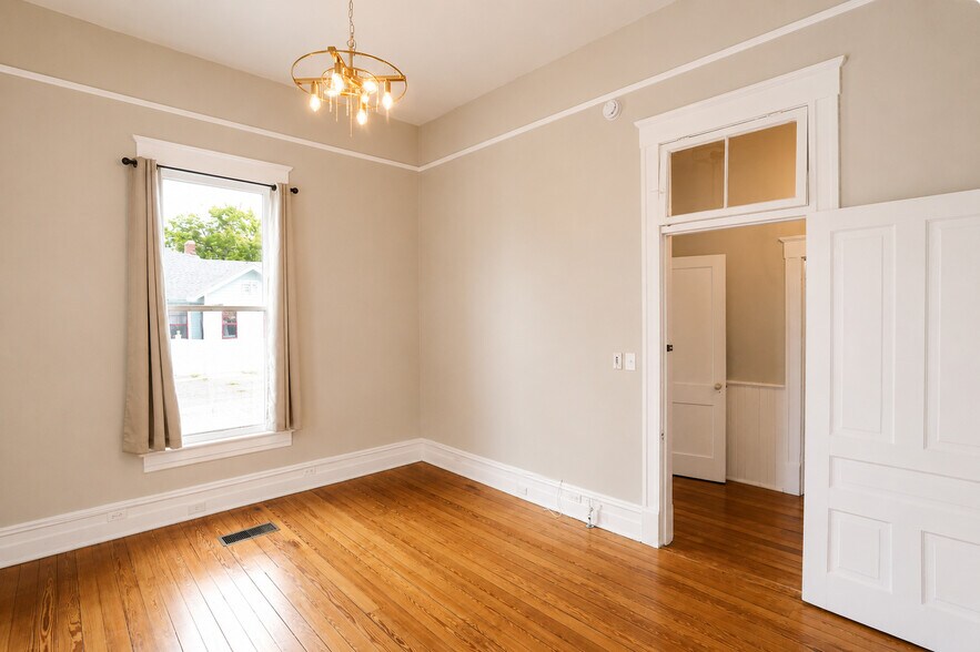 More Photos Of 700 W Garden St, Pensacola Freestanding For Lease