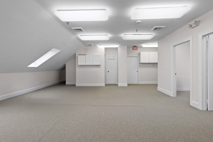 More Photos Of 111 Oronoco St, Alexandria Office For Lease