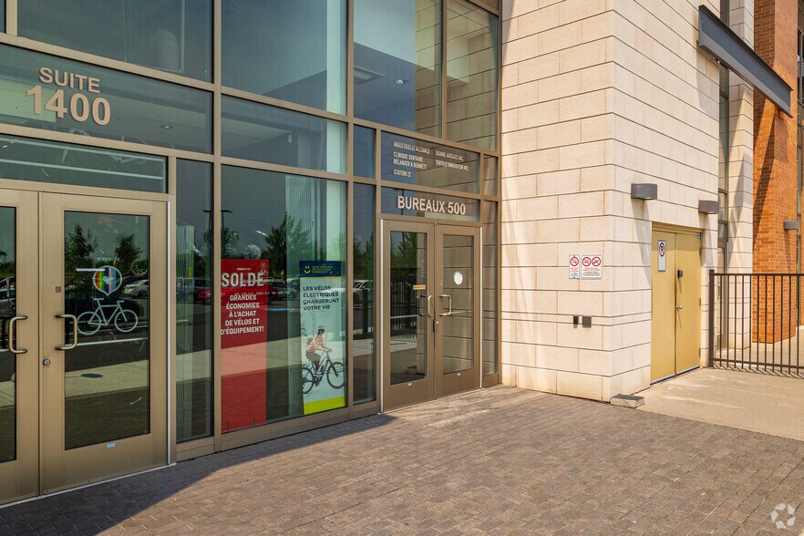 More Photos Of 500 Rue D'avaugour, Boucherville Storefront Retail Office For Lease