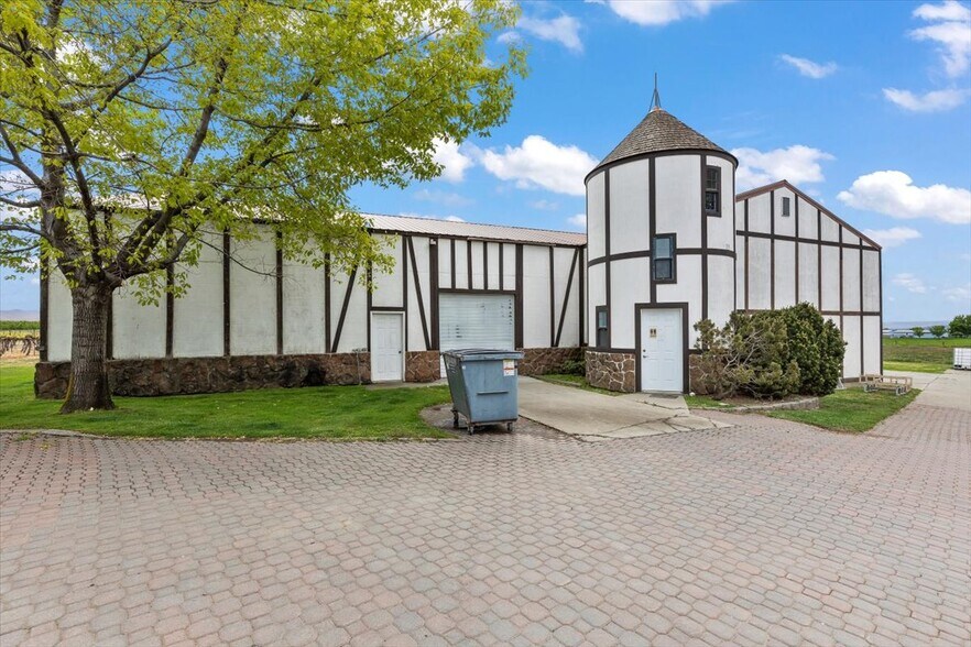 More Photos Of 500 S Bonair Rd, Zillah Winery Vineyard For Sale