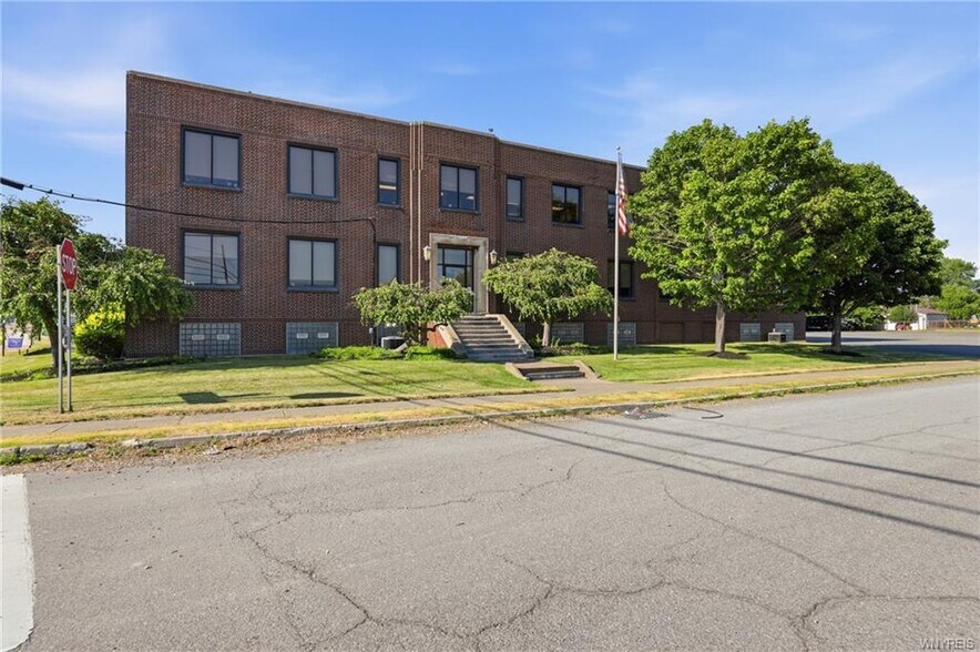 More Photos Of 2558 Hamburg Tpke, Buffalo Office For Sale