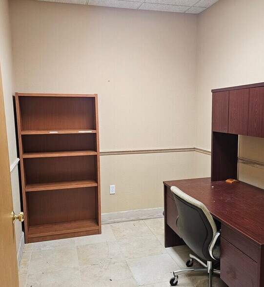 More Photos Of 905 Biscayne Blvd, Deland Airplane Hangar For Lease