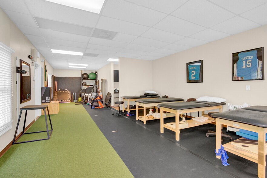 More Photos Of 460 S Main St, Davidson Medical For Lease