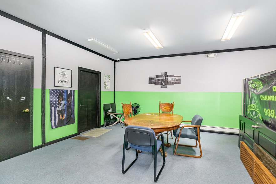 More Photos Of 2412 Midland Rd, Saginaw Service For Sale