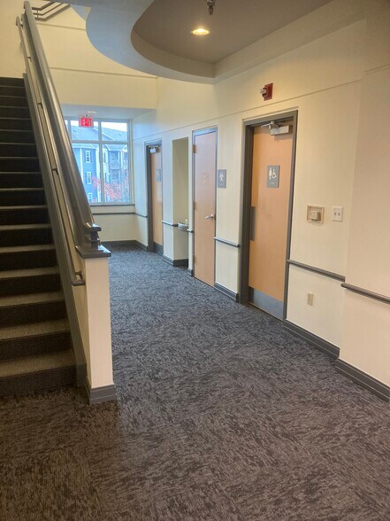 More Photos Of 3510 Clinton Pl, Lawrence Medical For Lease
