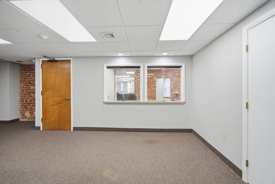 More Photos Of 222 Carew St, Springfield Medical For Lease