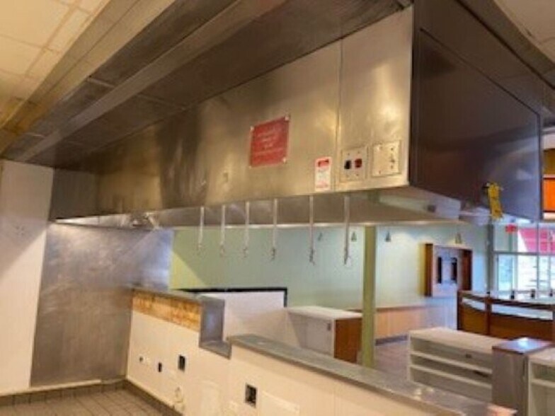 More Photos Of 2565 Sycamore Rd, Dekalb General Retail For Lease