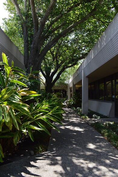 More Photos Of 3731 Briarpark Dr, Houston Unknown For Lease