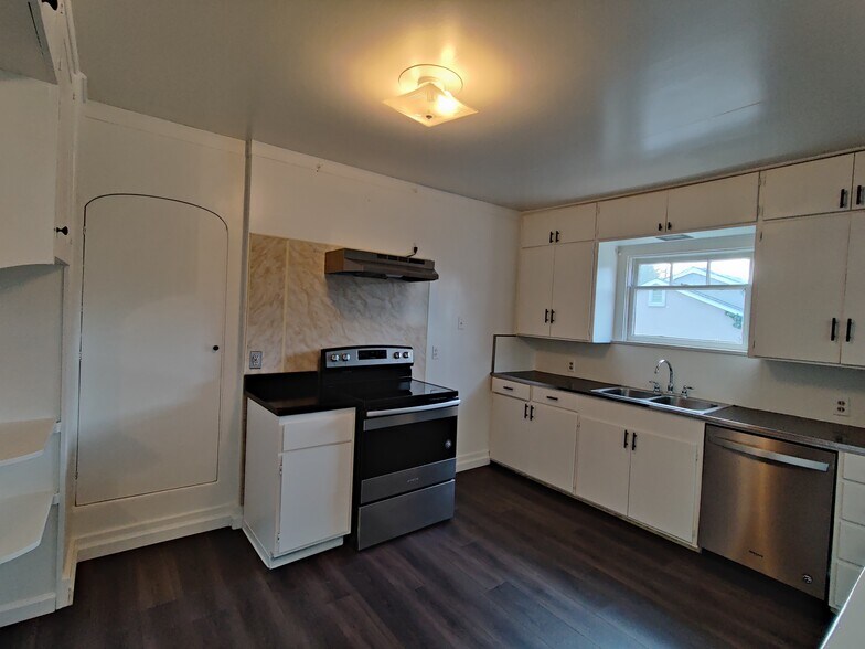 More Photos Of 350 Wonder St, Reno Apartments For Sale