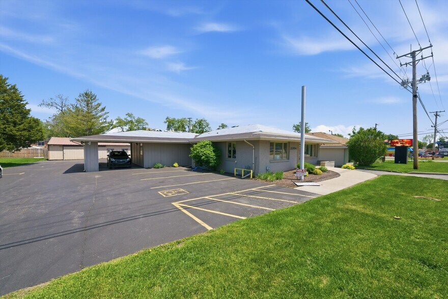 More Photos Of 2304 Plainfield Rd, Crest Hill Medical For Sale