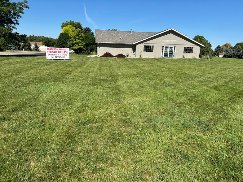 More Photos Of 335 Wycoff Dr, North Sioux City Medical For Sale