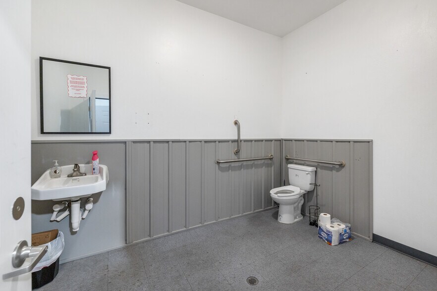 More Photos Of 320 S 26th St, Spearfish Storefront Retail Office For Sale