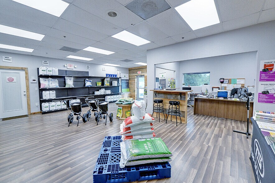 More Photos Of 715 S Easy St, Lecanto Manufacturing For Lease