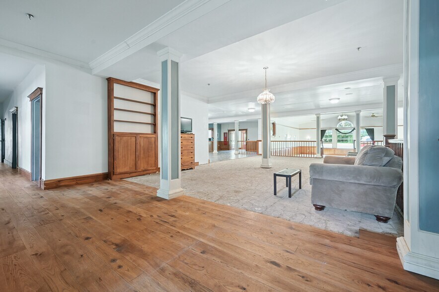 More Photos Of 56 Main St, Stamford Hotel For Sale