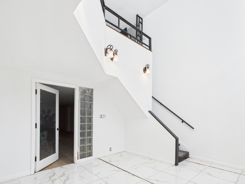 More Photos Of 611 S Orianna St, Philadelphia Storefront Retail Residential For Lease