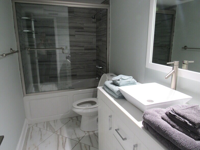 More Photos Of 115 S Lois Ave, Tampa Multifamily For Sale