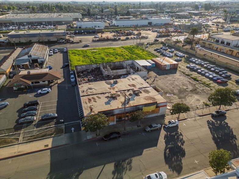 Primary Photo Of 1346 W Main St, Merced Freestanding For Sale