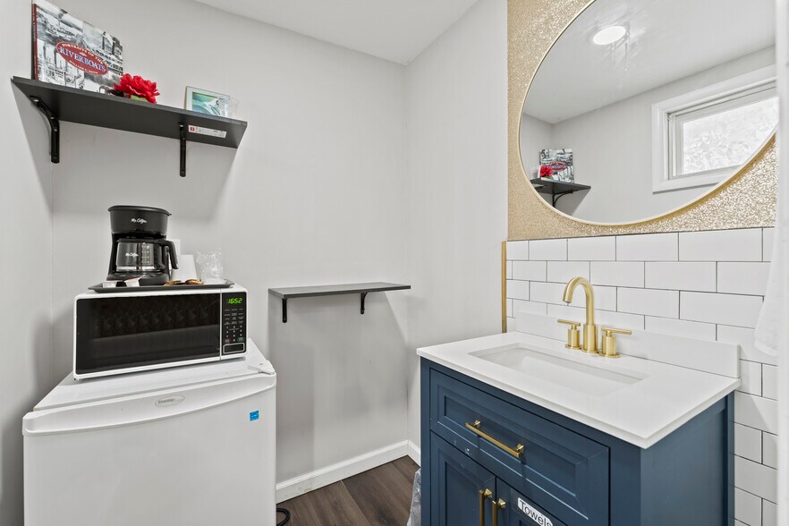 More Photos Of 214 County Road 152, Northville Hotel For Sale