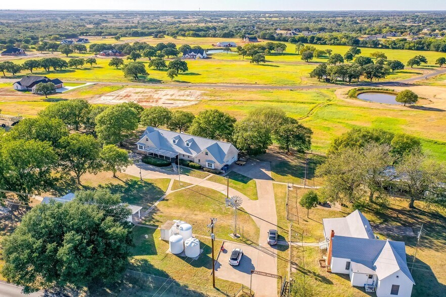 More Photos Of 3952 Tin Top Rd, Weatherford Flex For Sale