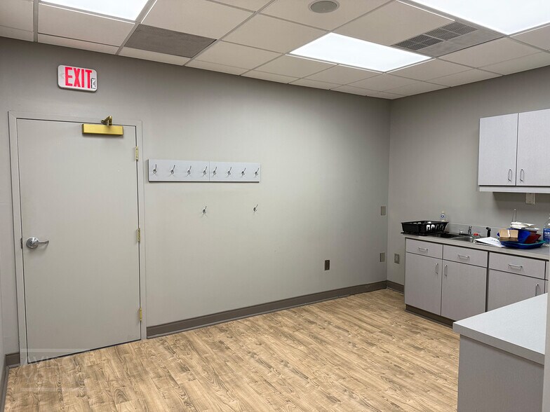 More Photos Of 330 Pelham Rd, Greenville Medical For Lease